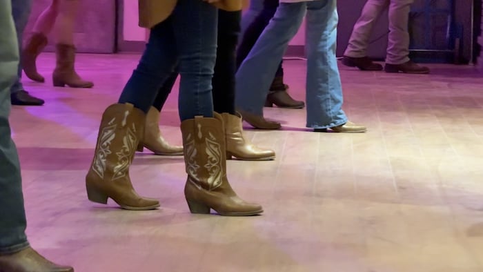 Des bottes de style country.