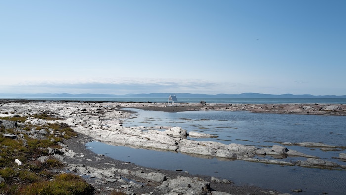 Un operation   blanche au bord du fleuve.