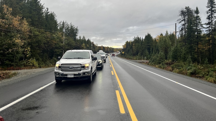 Des dizaines de voitures sont immobilisés sur la route 117.