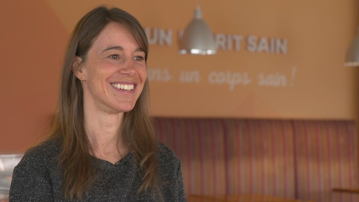 Sarah Baribeau est kinésiologue et fondatrice de Bougeotte et Placotine.