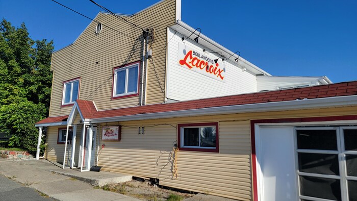 L'immeuble abritant la Boulangerie Lacroix.