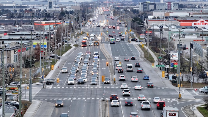 Un boulevard de Brampton vu des airs.