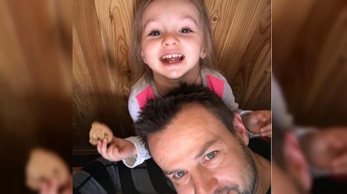 Brayen Lachance et sa fille, Maélia.