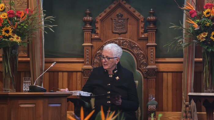 Brenda Murphy, alors lieutenante-gouverneure du Nouveau-Brunswick, lors de la lecture du discours du Trône.