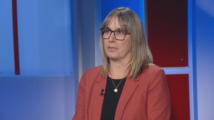 Kathy Brewer-Dalton interviewée durant une émission télévisée.