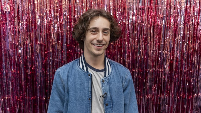 Le danseur Olivier Ouellet qui sourit.