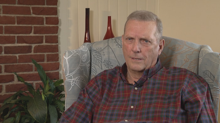 Le peintre Bruce Newman.