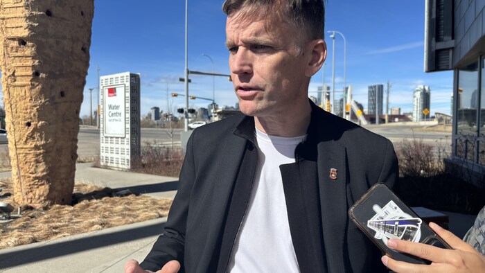 Le maire de Québec fait le bilan de son passage en Alberta. 