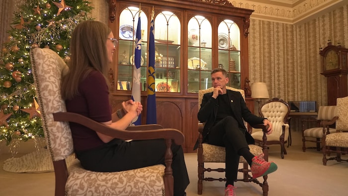 Le maire de Québec, Bruno Marchand, en entrevue de fin d'année à l'hôtel de ville de Québec.