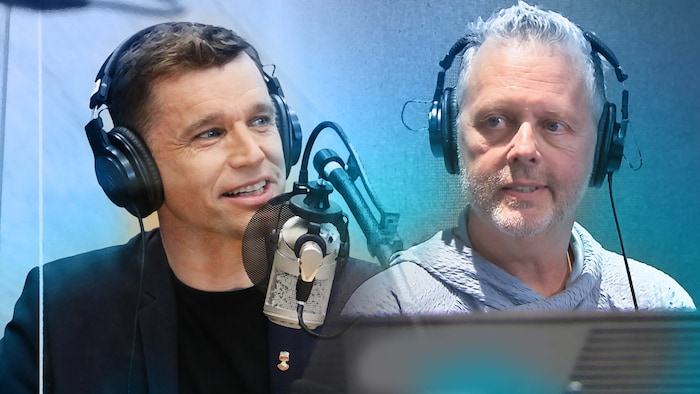 Montage illustrant deux hommes portant des écouteurs dans un studio de radio.
