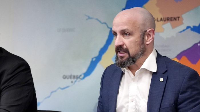 Bruno Paradis, en conférence de presse.