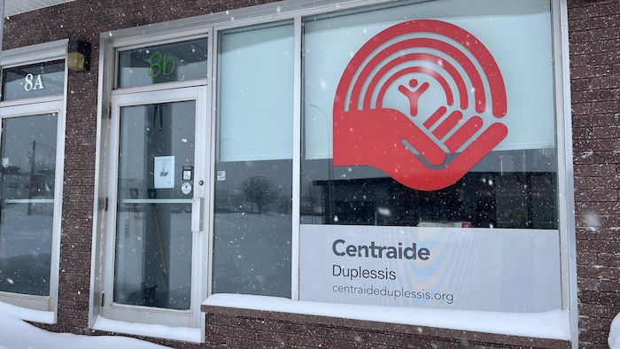 Façade des bureaux de Centraide Duplessis, à Sept-Îles, sous la neige. 