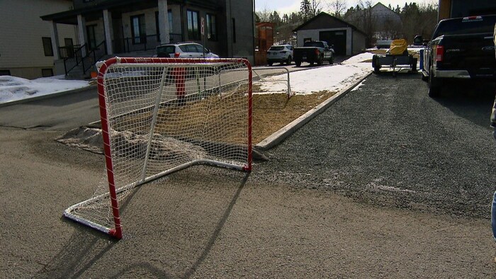 Des Enfants Interdits De Jouer Au Hockey De Rue à Rivière-du-loup 