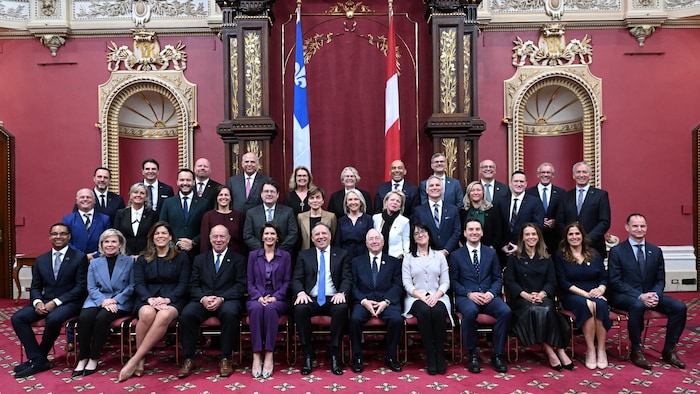 Tous les ministres dans une photo d'équipe. 