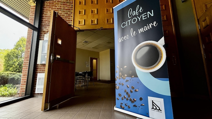 Une affiche de café citoyen.