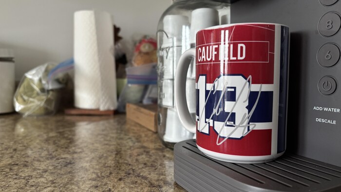 Tasse de café aux couleurs du tricolore.