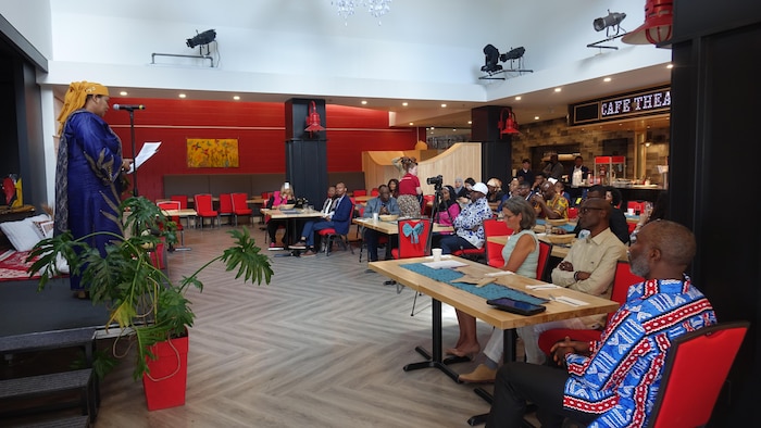 Le lancement de la Fédération des communautés africaines francophones de Calgary au Café Théâtre de la Cité des Rocheuses.