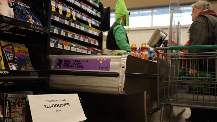 Une caisse lente de Sobeys.