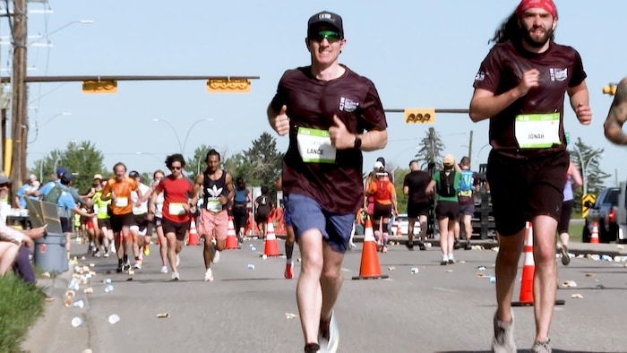 Des participants en course.
