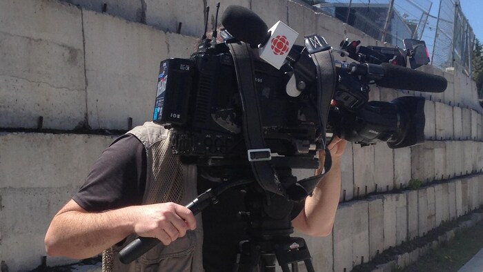 Un camarógrafo del difusor público canadiense CBC.
