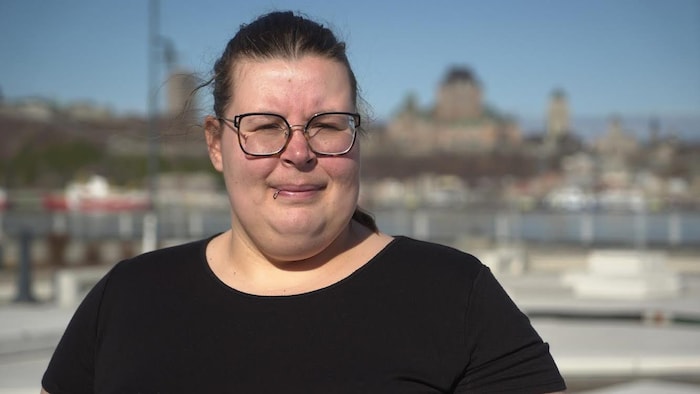 Camille Lemieux-Brisson prend la pause au quai Paquet, à Lévis.