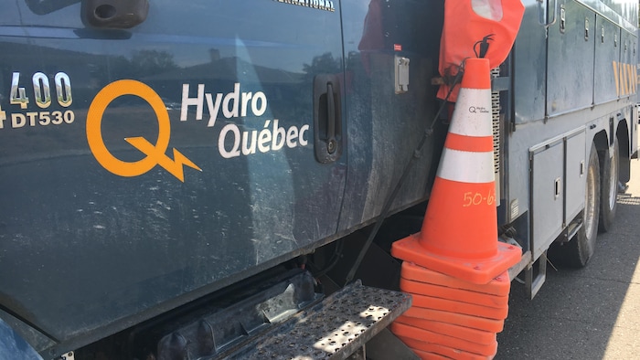 Camion nacelle d'Hydro-Québec.