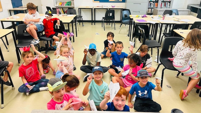 Des enfants dans une classe.