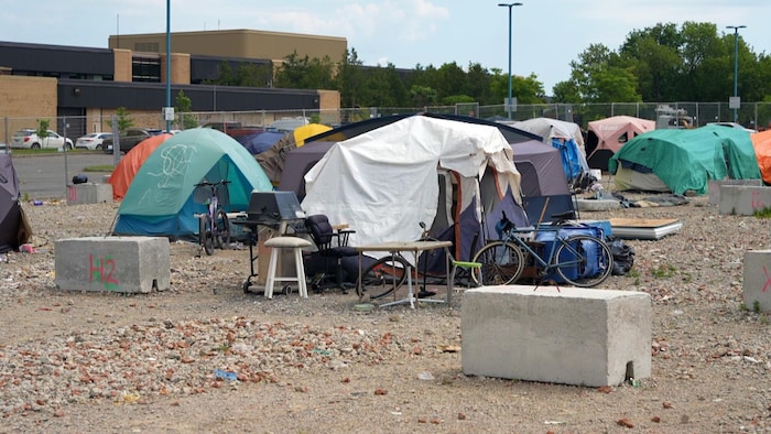 Des tentes au campement Guertin.