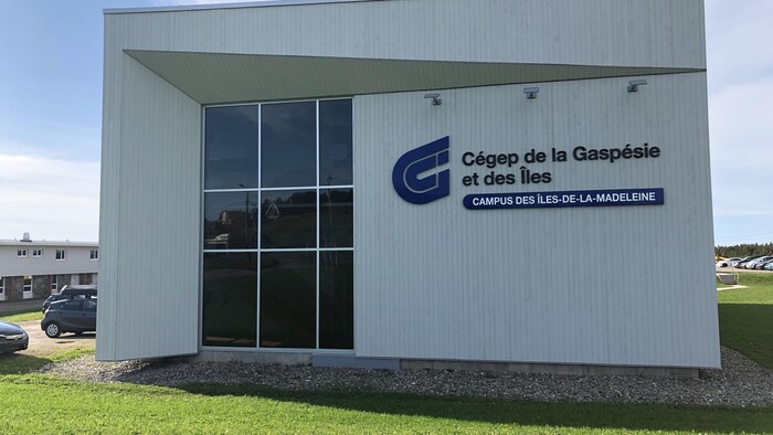 Le campus du Cégep de la Gaspésie et des Îles.