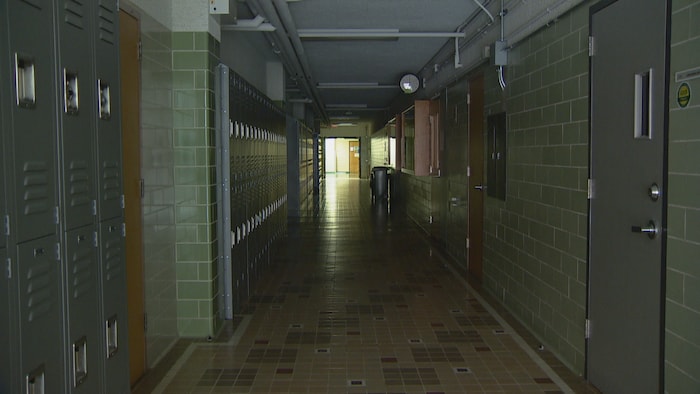 An empty corridor of the Saint-Jean campus.