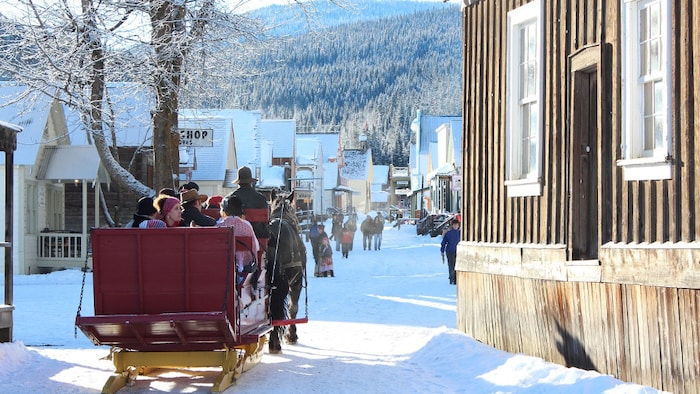 People in a horse-drawn sleigh on the snow