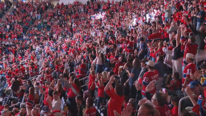 Une foule de partisans.