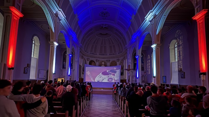 Les partisans de l'église dans l'église.