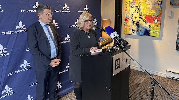 Catherine Morissette et Éric Duhaime donnent un point de presse.