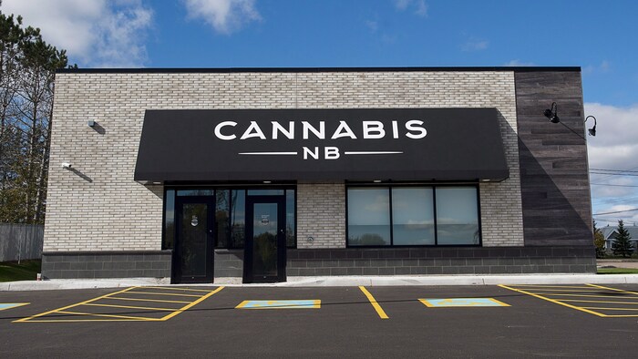 Un magasin Cannabis NB à Sackville, au Nouveau-Brunswick, le 14 octobre 2018, trois jours avant son ouverture.
