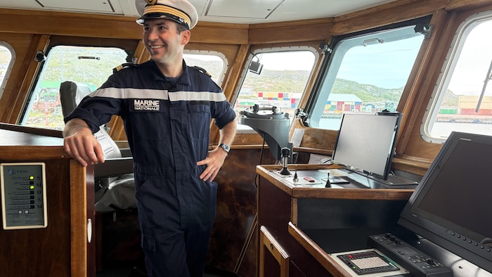 Thibault, le capitaine du Fulmar, le seul patrouilleur de la Marine nationale de l'archipel.