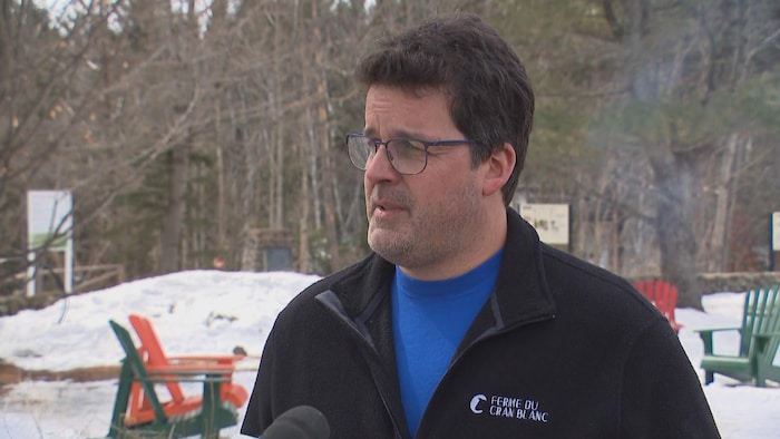 Carl Gilbert en entrevue.