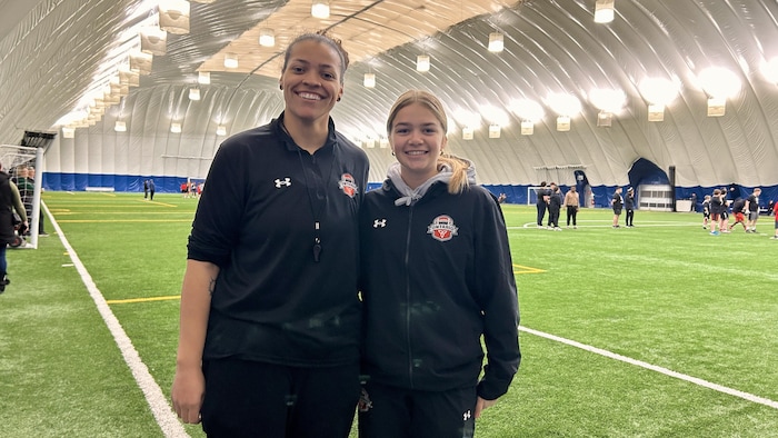Portrait de Carlie Manners et Isabelle Bérubé, entraîneures. 