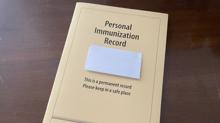 Un carnet d'immunisation de la province de l'Ontario.