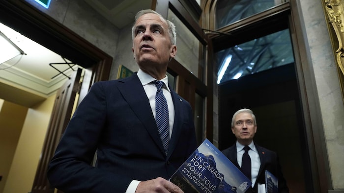 Mark Carney et François-Philippe Champagne au Parlement à Ottawa, le mardi 28 avril 2026.