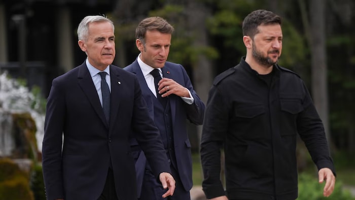 Mark Carney, Emmanuel Macron et Volodymyr Zelensky. nato 2025 summit: avoid chicane nato 2025 summit: avoid chicane new