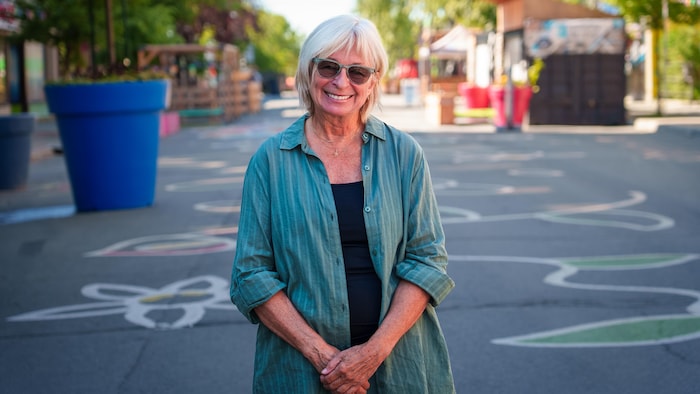 Carole Guimond au centre-ville de Rouyn-Noranda.