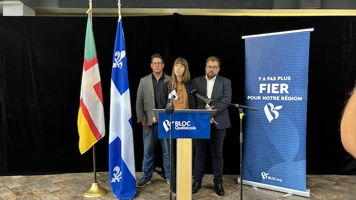 Caroline Dubé, Alexis Brunelle-Duceppe et Mario Simard en conférence de presse.