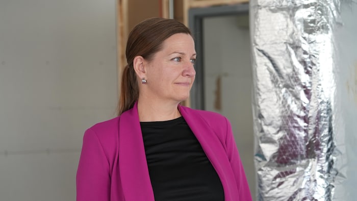 Caroline Roy lors d'une visite dans la future maison d'hébergement du Centre de cancérologie régional.