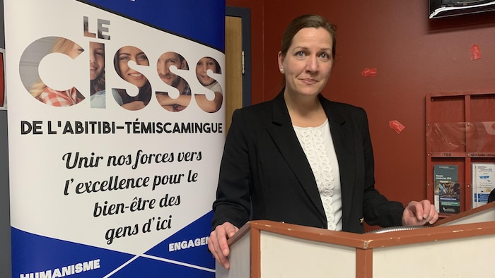Caroline Roy dans les locaux de la Clinique jeunesse de Rouyn-Noranda.