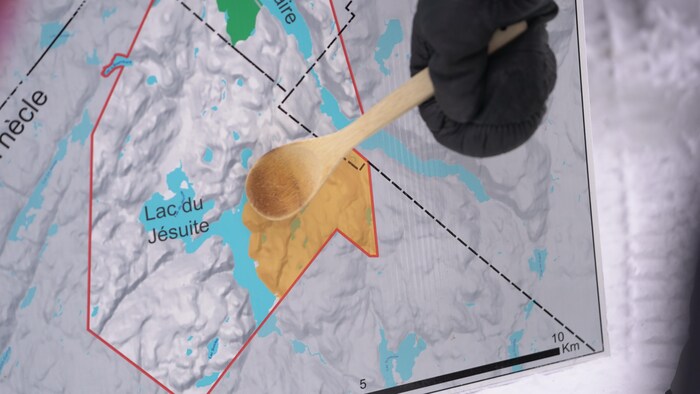 Une carte indiquant un secteur entouré d'une ligne rouge.
