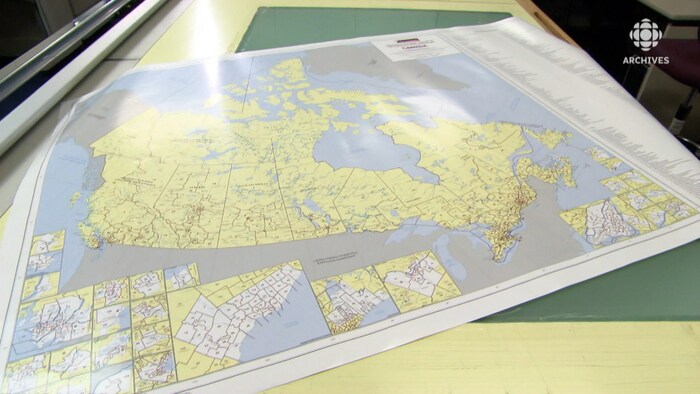 Une carte du Canada avec découpage électoral. 