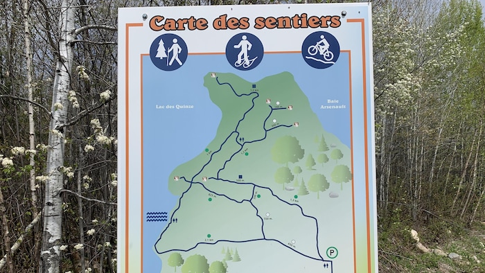La carte des sentiers de la Pointe-aux-Roches.