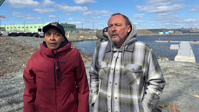La fraterie devant le quai de Bedford. 