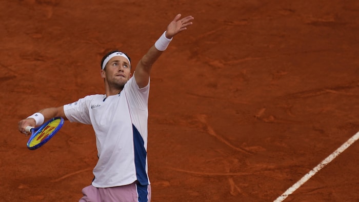 Casper Ruud effectue un work sur la terre battue.